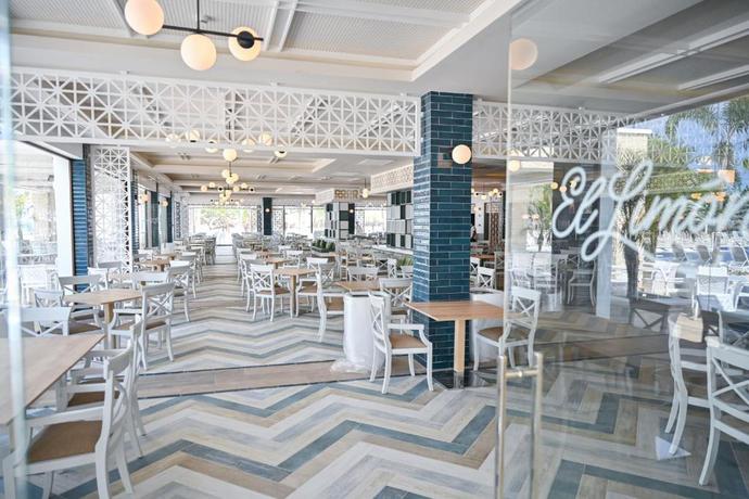 Imagen del bar/restaurante del Hotel Grand Bahia Principe El Portillo. Foto 3