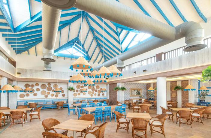 Imagen del bar/restaurante del Hotel Grand Bahia Principe El Portillo. Foto 4