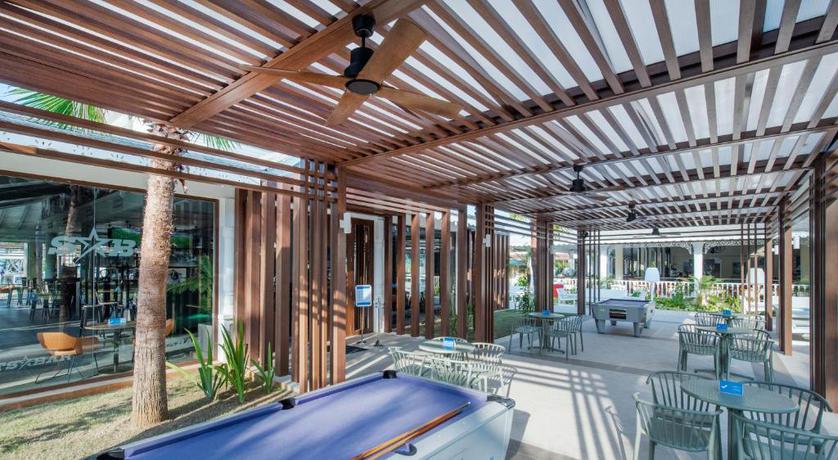 Imagen del bar/restaurante del Hotel Grand Bahia Principe El Portillo. Foto 6