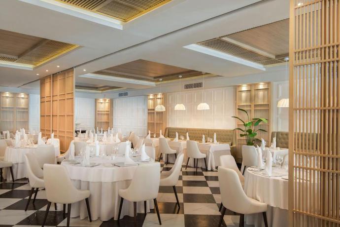 Imagen del bar/restaurante del Hotel Grand Bahia Principe El Portillo. Foto 12