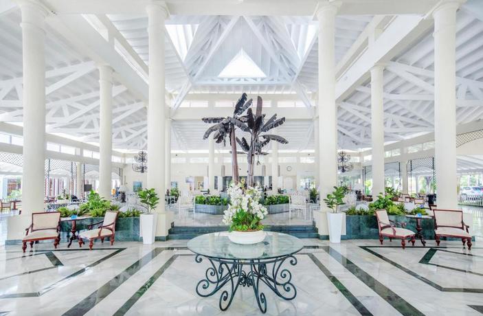 Imagen de los interiores del Hotel Grand Bahia Principe El Portillo. Foto 30