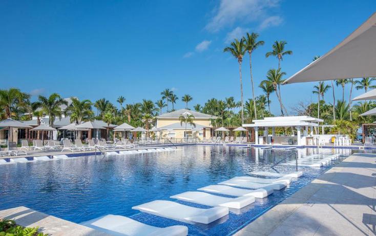 Imagen de la piscina del Hotel Grand Bahia Principe El Portillo. Foto 38