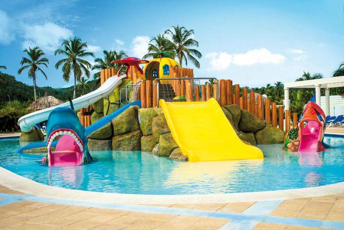 Imagen de la piscina del Hotel Grand Bahia Principe El Portillo. Foto 39