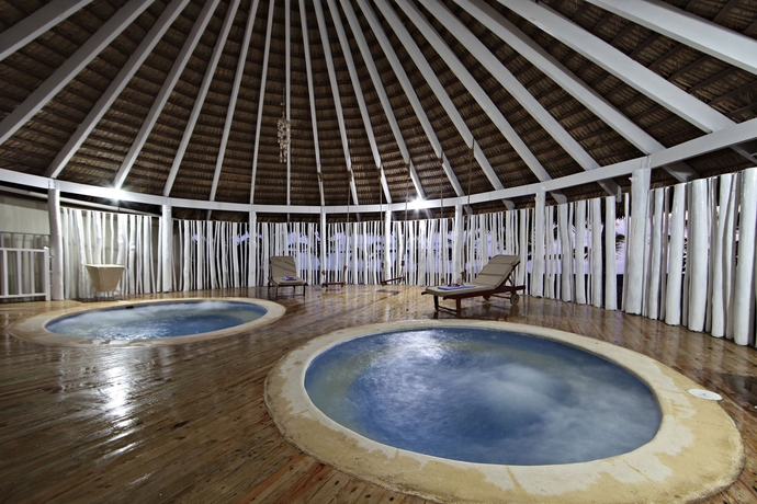 Imagen de la piscina del Hotel Grand Bahía Príncipe San Juan. Foto 13