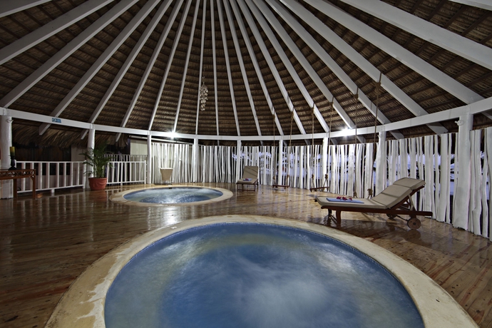 Imagen de la piscina del Hotel Grand Bahía Príncipe San Juan. Foto 15