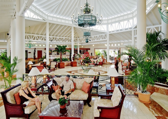 Imagen de los interiores del Hotel Grand Bahía Príncipe San Juan. Foto 11