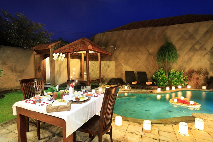 Imagen del bar/restaurante del Hotel Grand Bali Villa. Foto 1