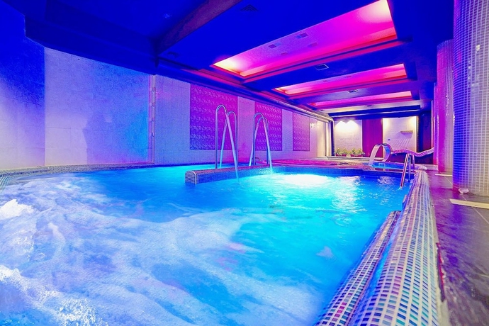 Imagen de la piscina del Hotel Grand Bansko. Foto 17