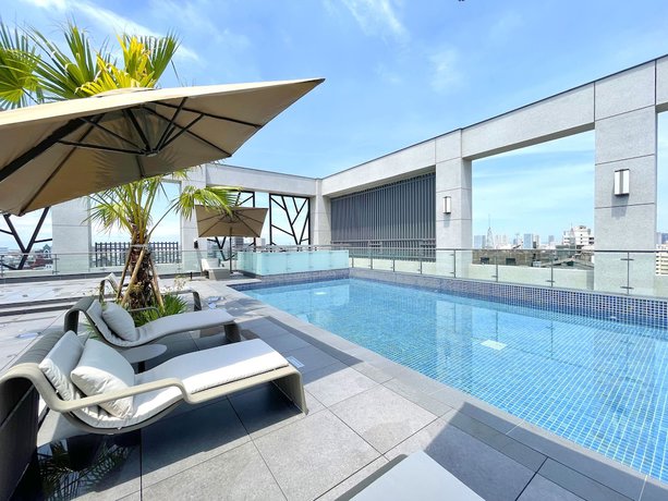 Imagen de la piscina del Hotel Grand Banyan. Foto 20