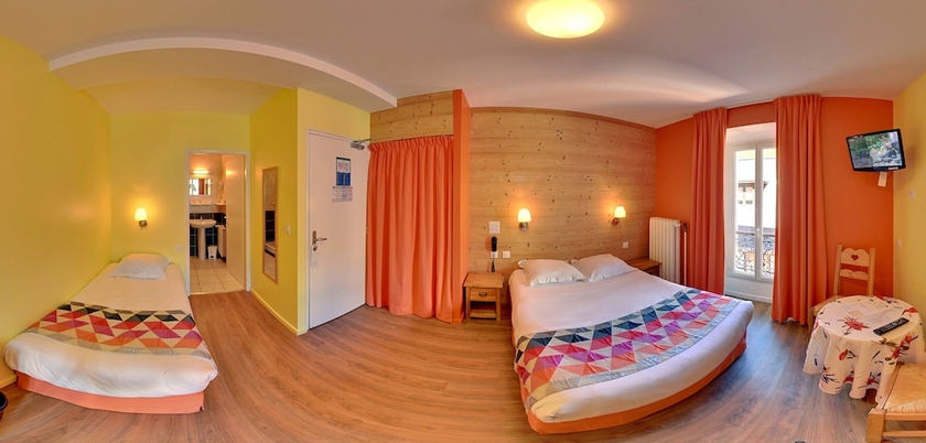 Imagen de la habitación del Hotel Grand, Barcelonnette. Foto 9