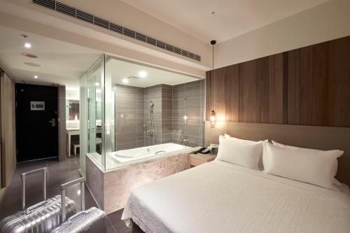 Imagen de la habitación del Hotel Grand Bay Resort. Foto 8