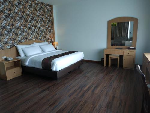Imagen de la habitación del Hotel Grand Bayu Hill. Foto 13