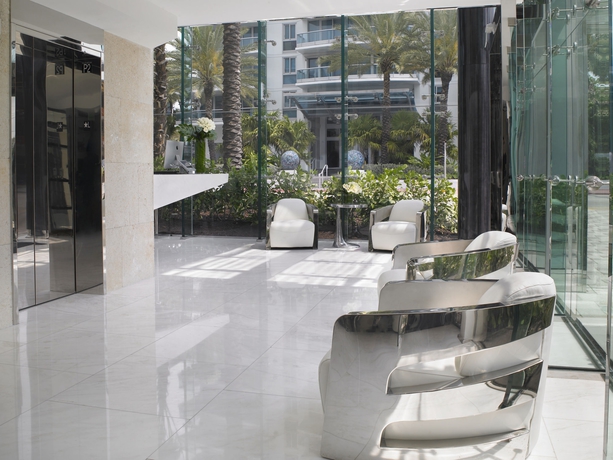 Imagen de los interiores del Hotel Grand Beach Hotel Surfside West. Foto 11