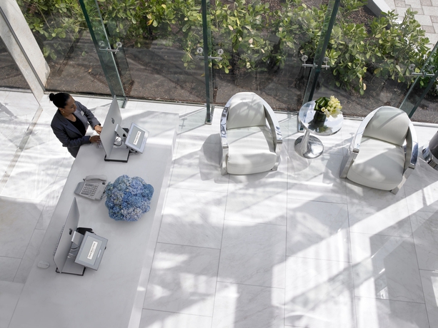 Imagen de los interiores del Hotel Grand Beach Hotel Surfside West. Foto 12