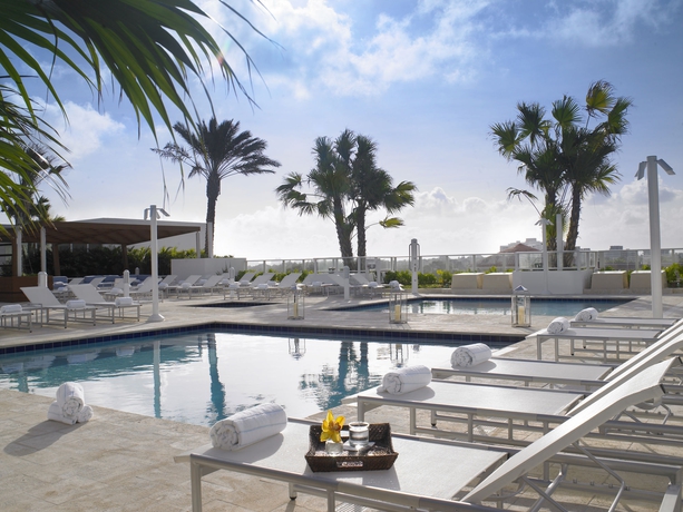 Imagen de la piscina del Hotel Grand Beach Hotel Surfside West. Foto 16