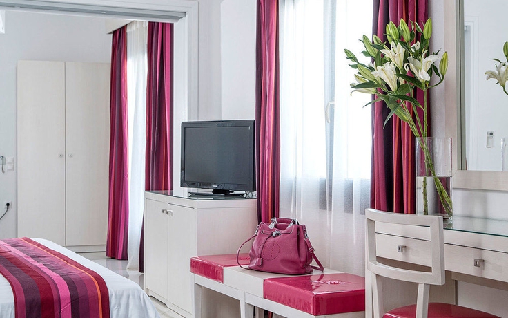 Imagen de la habitación del Hotel Grand Beach Mykonos. Foto 5