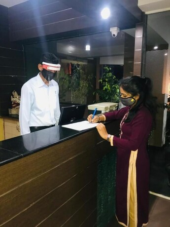 Imagen de los interiores del Hotel Grand Bee. Foto 31