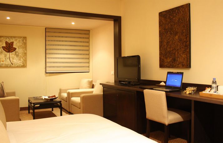 Imagen de la habitación del Hotel Grand Beirut. Foto 7