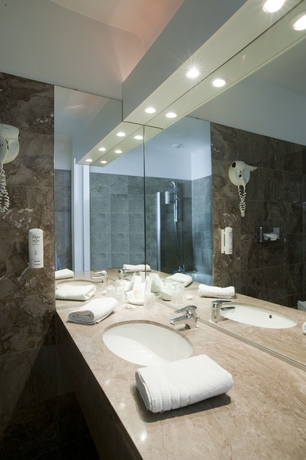 Imagen de la habitación del Hotel Grand Bellevue, Lille. Foto 4