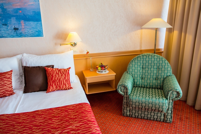 Imagen de la habitación del Hotel Grand Bernardin. Foto 2