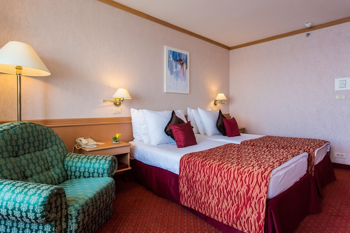 Imagen de la habitación del Hotel Grand Bernardin. Foto 10