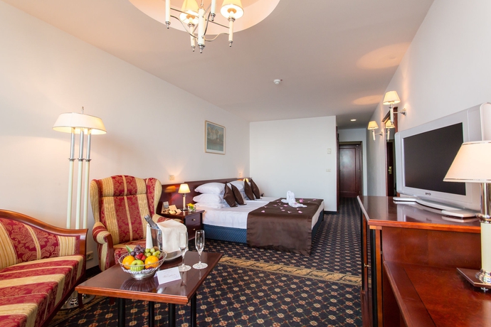 Imagen de la habitación del Hotel Grand Bernardin. Foto 11