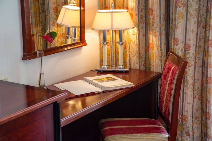 Imagen de la habitación del Hotel Grand Bernardin. Foto 12