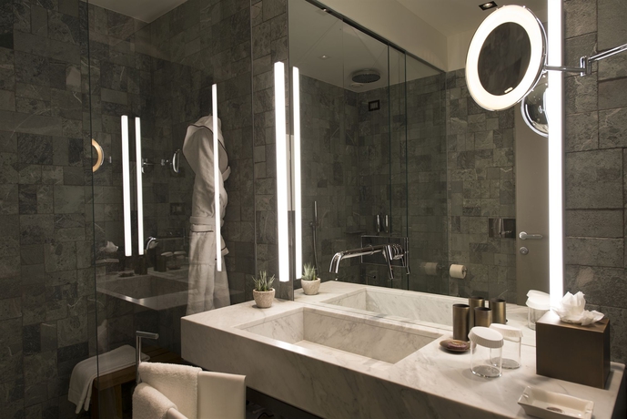 Imagen de la habitación del Hotel Grand Billia. Foto 3