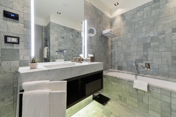 Imagen de la habitación del Hotel Grand Billia. Foto 4