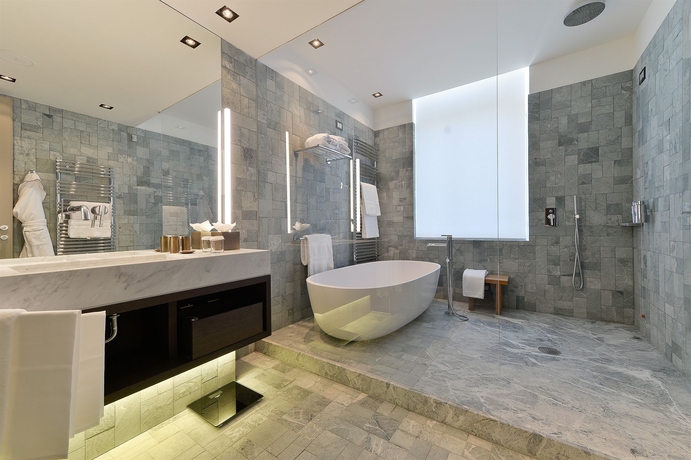 Imagen de la habitación del Hotel Grand Billia. Foto 12