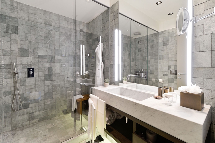 Imagen de la habitación del Hotel Grand Billia. Foto 13