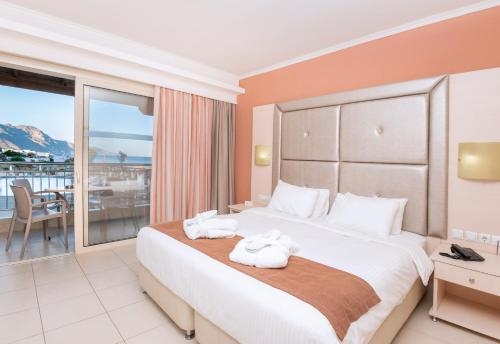 Imagen de la habitación del Hotel Grand Blue Beach. Foto 2