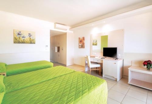 Imagen de la habitación del Hotel Grand Blue Beach. Foto 4