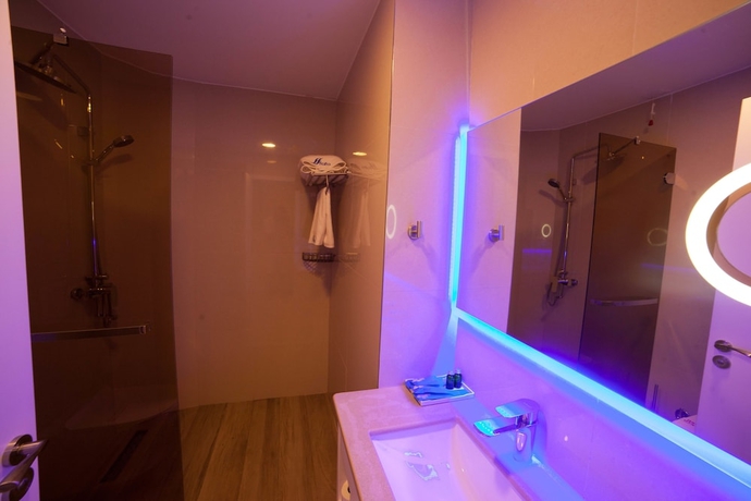 Imagen de la habitación del Hotel Grand Blue Fafa, Bashkia Kavaj&euml;. Foto 18