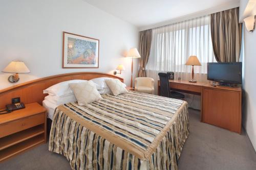 Imagen de la habitación del Hotel Grand Bonavia. Foto 8