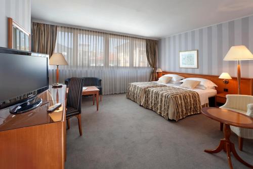 Imagen de la habitación del Hotel Grand Bonavia. Foto 9