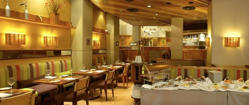 Imagen del bar/restaurante del Hotel Grand Brizo Bel Air. Foto 2