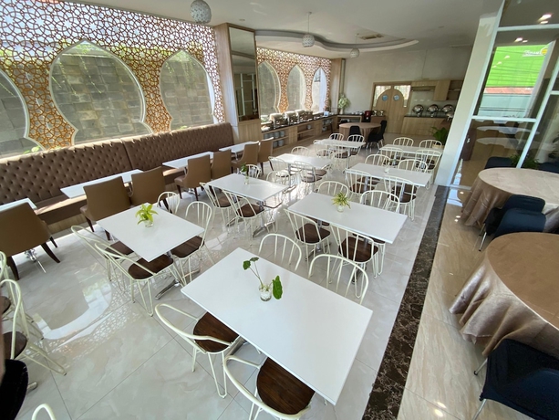 Imagen del bar/restaurante del Hotel Grand Bunda Syariah Bukittinggi Powered By Archipelago. Foto 4
