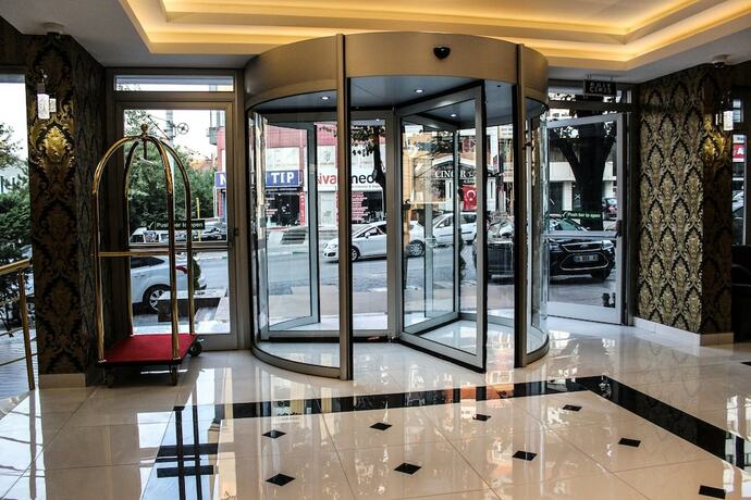 Imagen de los interiores del Hotel Grand Bursa. Foto 17