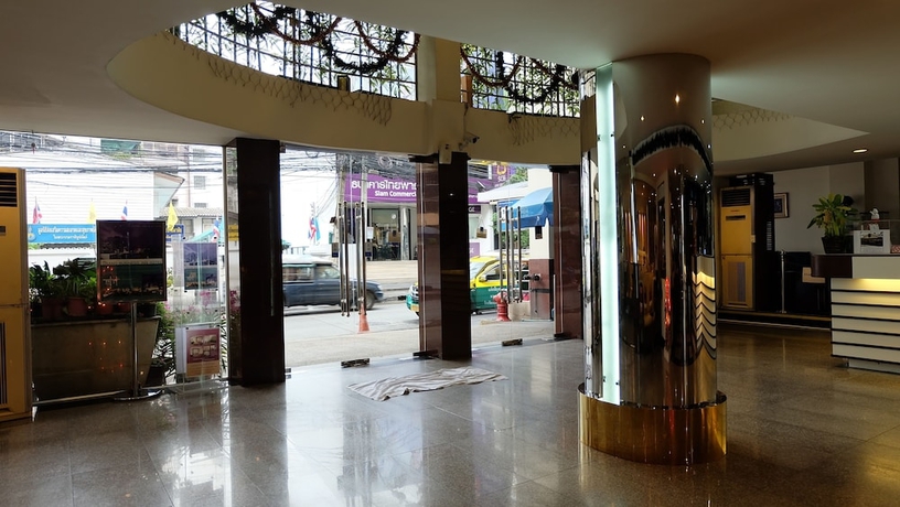 Imagen de los interiores del Hotel Grand Business Inn. Foto 16