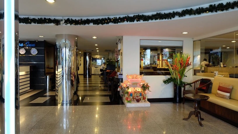Imagen de los interiores del Hotel Grand Business Inn. Foto 18