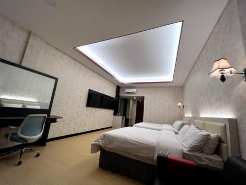 Imagen de la habitación del Hotel Grand Cahaya Pangandaran. Foto 18