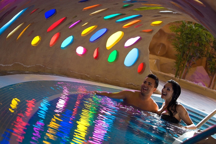 Imagen de la piscina del Hotel Grand Callao. Foto 10