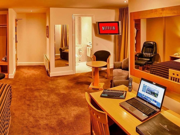 Imagen de la habitación del Hotel Grand Canal Dublin. Foto 2