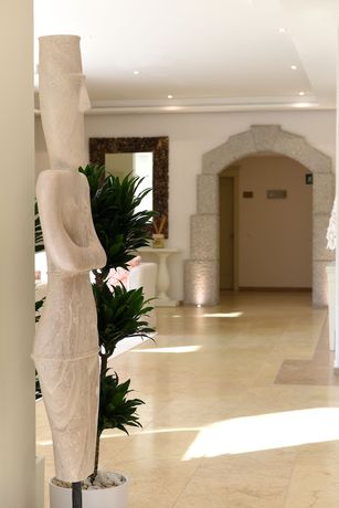 Imagen de los interiores del Hotel Grand Cannigione. Foto 19