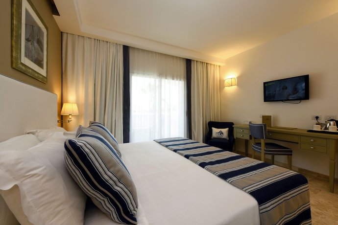 Imagen de la habitación del Hotel Grand Cannigione. Foto 9