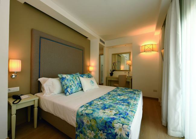 Imagen de la habitación del Hotel Grand Cannigione. Foto 13