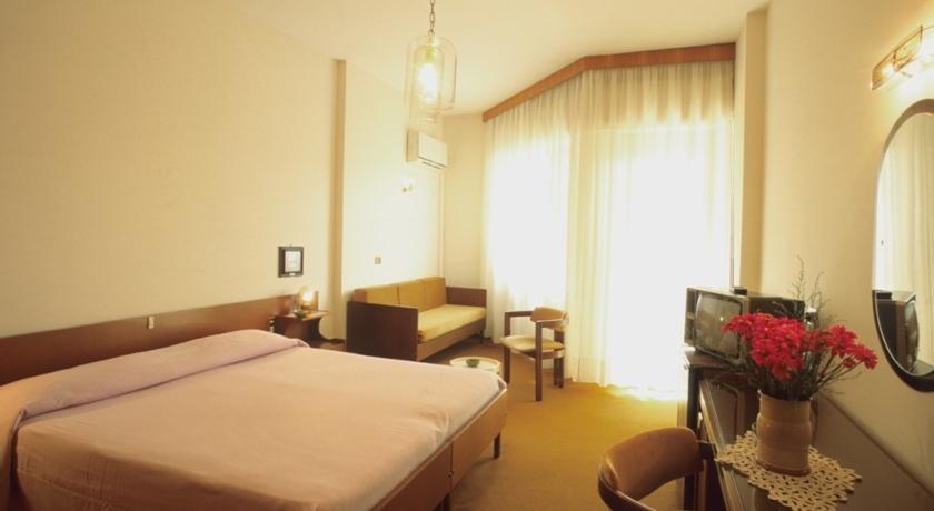 Imagen de la habitación del Hotel Grand Capitol. Foto 3