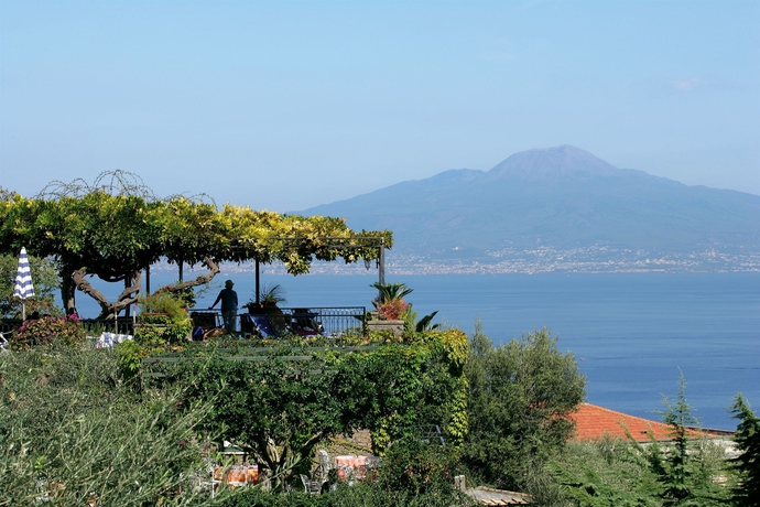 Imagen de los exteriores del Hotel Grand Capodimonte. Foto 13