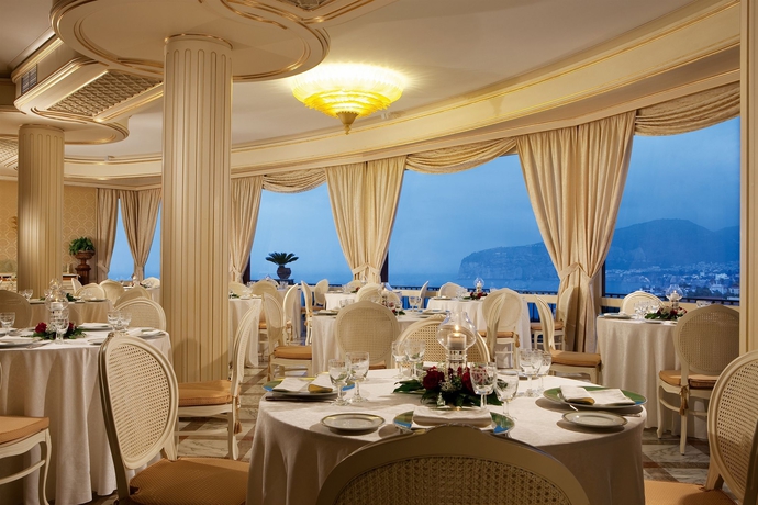 Imagen del bar/restaurante del Hotel Grand Capodimonte. Foto 3